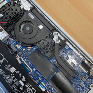 Slika hladilnega sistema na matični plošči hp prenosnika HP 15-fd0298ns